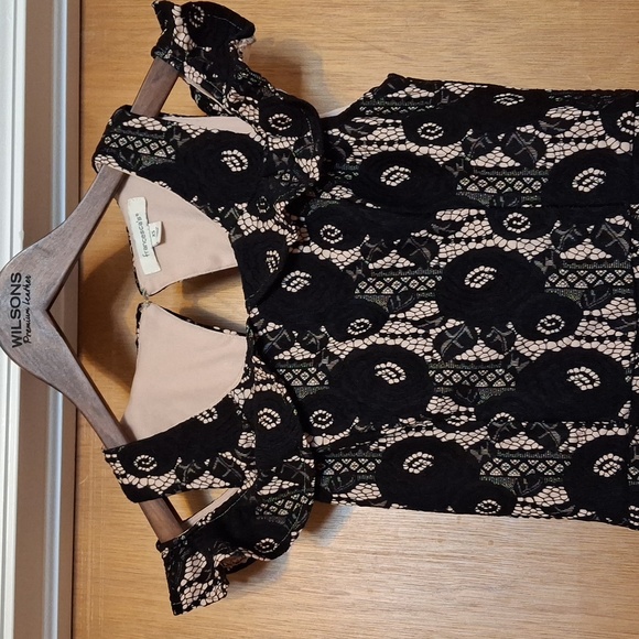 Lace Cold Shoulder Romper - Picture 2 of 9